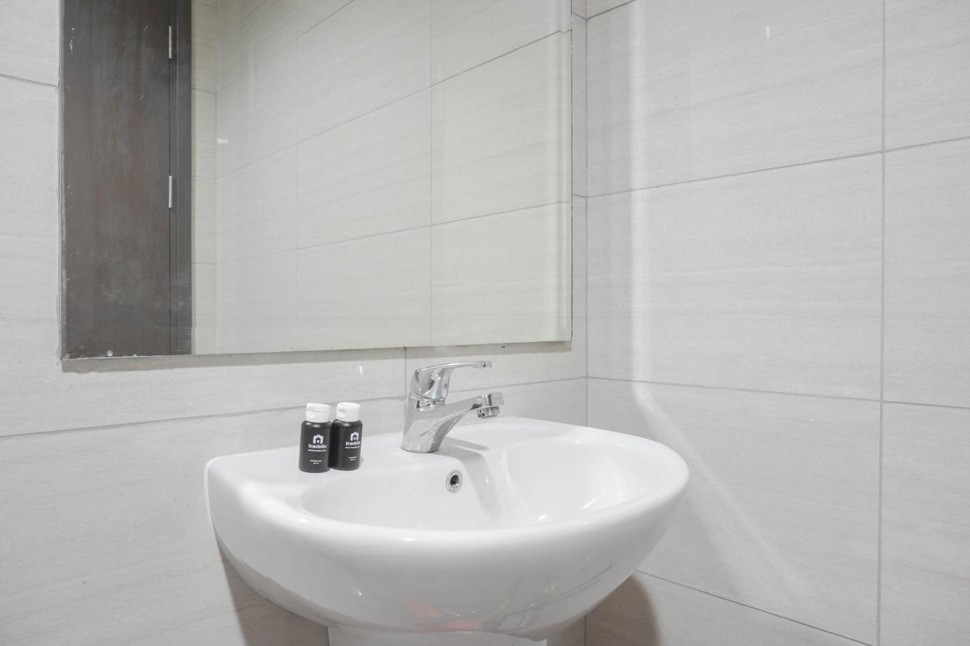 And Fancy 1br At Ciputra International By Travelio Apartemen *